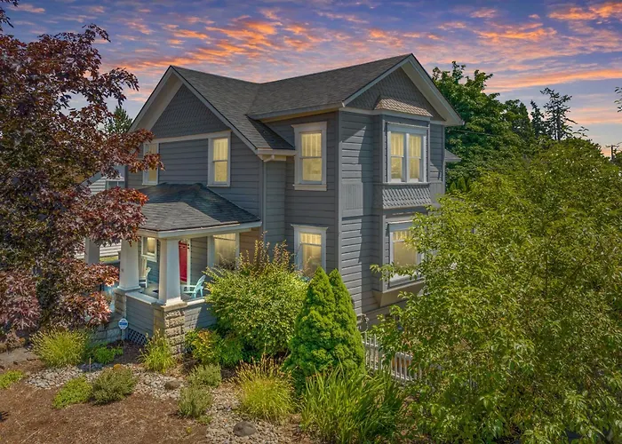 Beautiful, Historic Home, Heart Of Mcminnville.